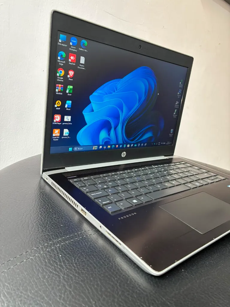 Portátil HP ProBook 440 G5 i7-8550U 8va Gen 12GB DDR4 256GB NVMe UHD 620 Negro y Plata Windows Pro.webp